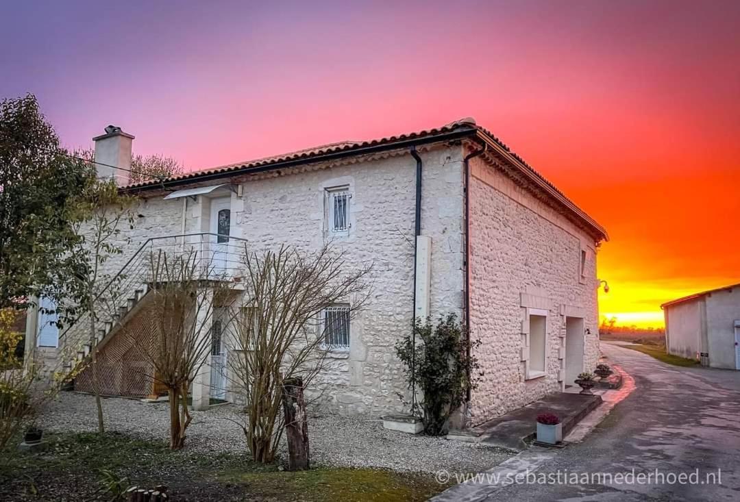 Chambres d'Hôtes Château Pierre de Montignac Civrac-en-Médoc Exterior foto