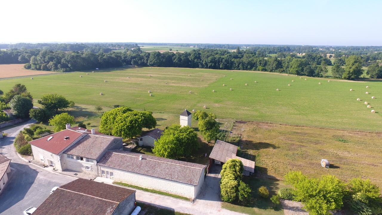 Chambres d'Hôtes Château Pierre de Montignac Civrac-en-Médoc Exterior foto